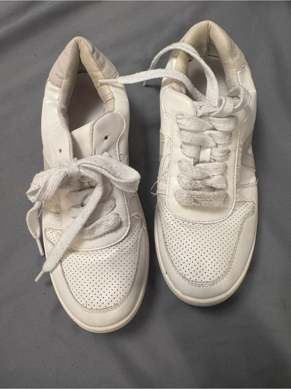 Men’s White Low Top Sneakers